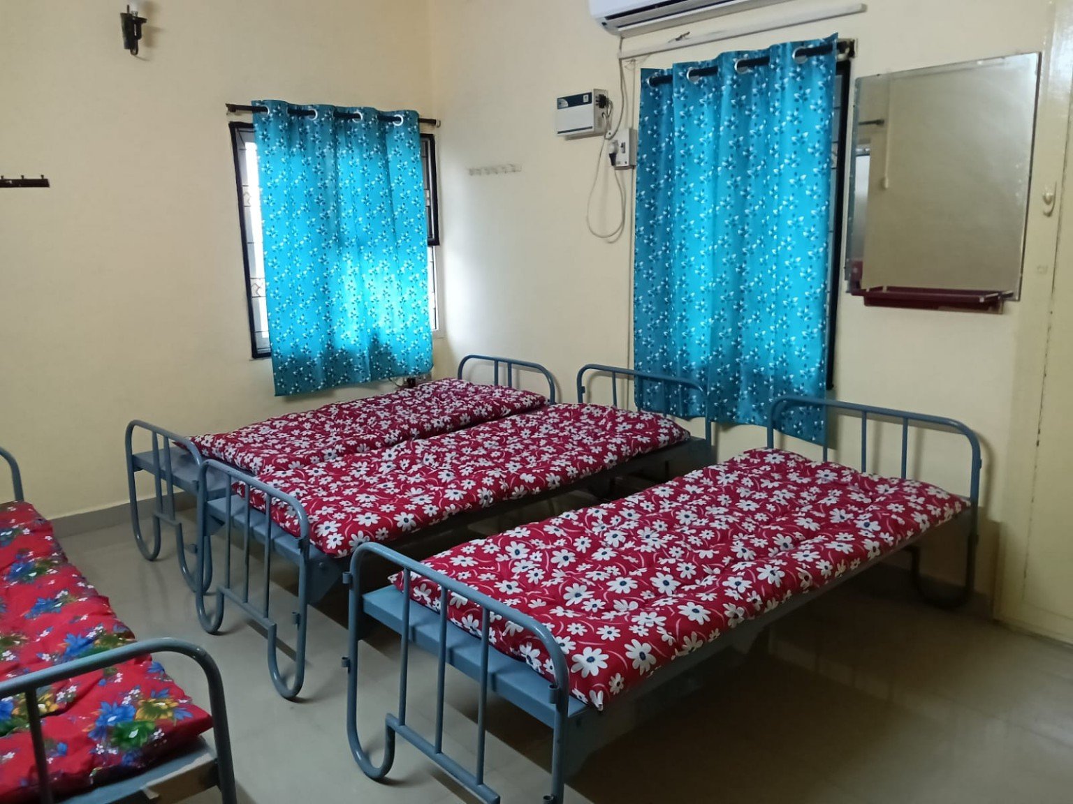 Veena Ladies PG sharing room